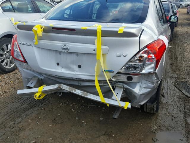 3N1CN7AP8EL824439 - 2014 NISSAN VERSA S SILVER photo 9