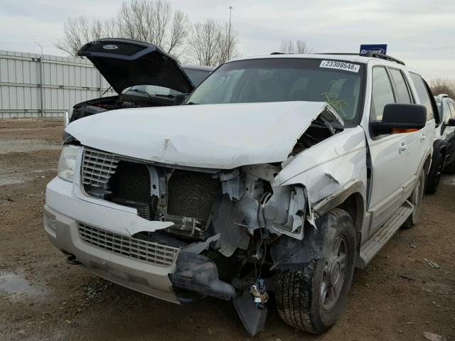 1FMFU18505LA35921 - 2005 FORD EXPEDITION WHITE photo 2