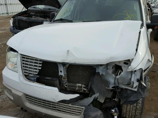 1FMFU18505LA35921 - 2005 FORD EXPEDITION WHITE photo 7