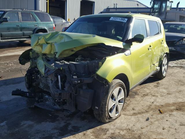 KNDJN2A2XG7834411 - 2016 KIA SOUL GREEN photo 2