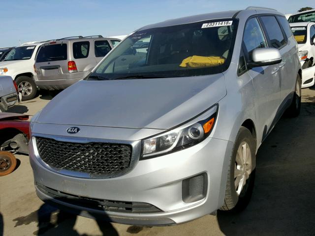 KNDMB5C19F6059597 - 2015 KIA SEDONA LX SILVER photo 2