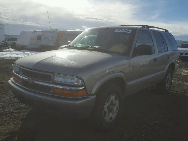 1GNDT13W12K164192 - 2002 CHEVROLET BLAZER TAN photo 2