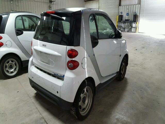 WMEEJ3BA6EK779069 - 2014 SMART FORTWO PUR TWO TONE photo 4