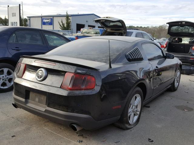 1ZVBP8AM9C5267078 - 2012 FORD MUSTANG BLACK photo 4