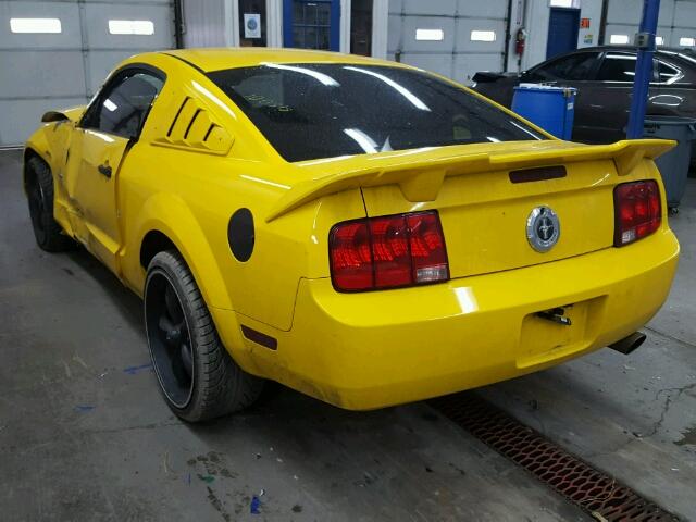 1ZVFT80N565223445 - 2006 FORD MUSTANG YELLOW photo 3