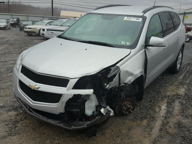 1GNLVGED3AJ215944 - 2010 CHEVROLET TRAVERSE L SILVER photo 2