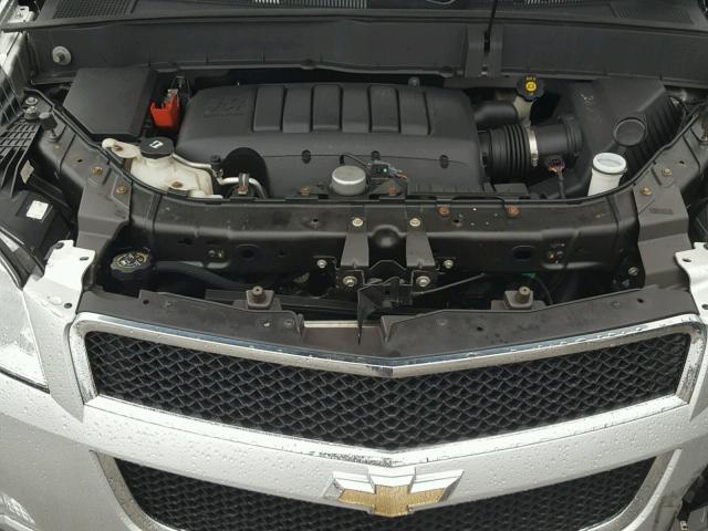 1GNLVGED3AJ215944 - 2010 CHEVROLET TRAVERSE L SILVER photo 7