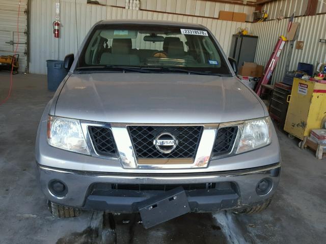 1N6AD0ER7BC447438 - 2011 NISSAN FRONTIER S SILVER photo 9