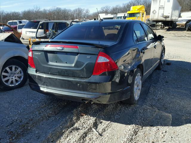 3FAHP0HA9AR355722 - 2010 FORD FUSION SE BLACK photo 4