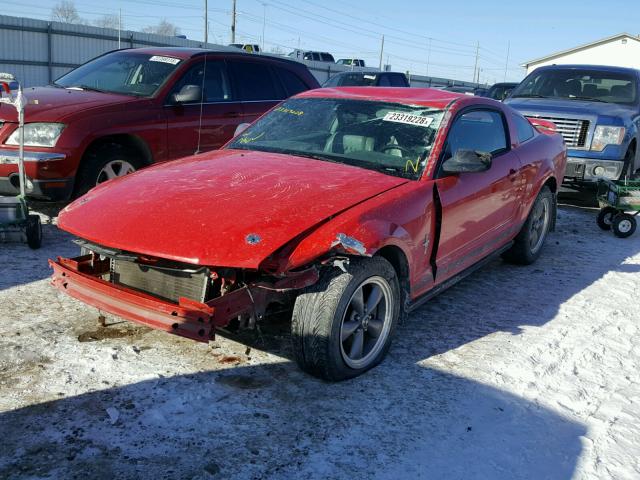 1ZVHT80N265231060 - 2006 FORD MUSTANG RED photo 2