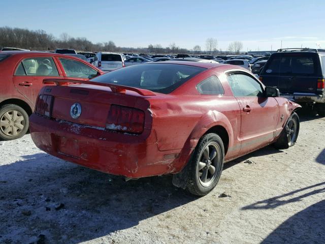 1ZVHT80N265231060 - 2006 FORD MUSTANG RED photo 4