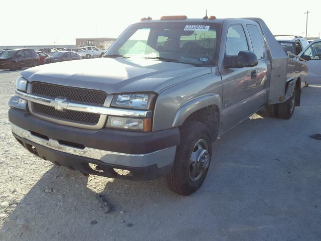 1GBJC39143E186338 - 2003 CHEVROLET SILVERADO SILVER photo 2