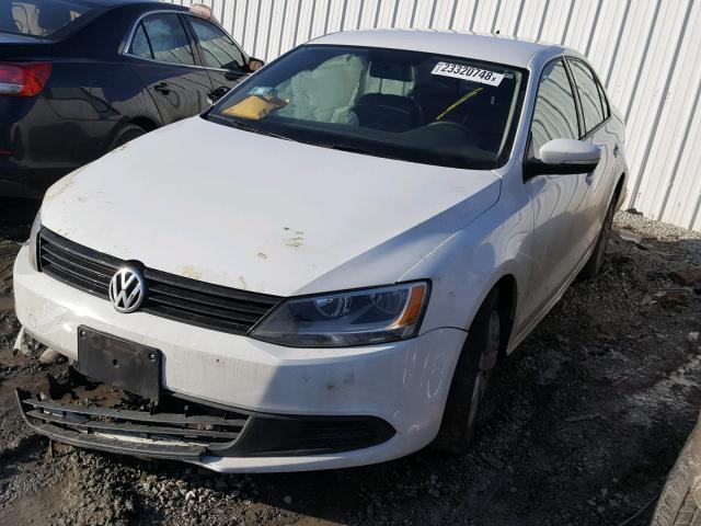 3VWD17AJ1EM285081 - 2014 VOLKSWAGEN JETTA SE WHITE photo 2