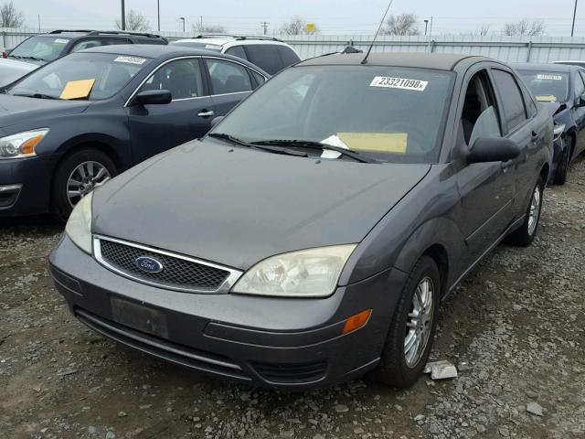 1FAFP34N37W284508 - 2007 FORD FOCUS ZX4 GRAY photo 2
