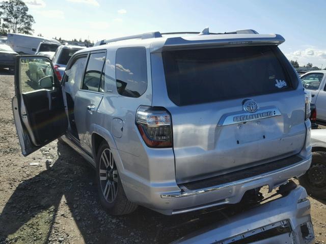 JTEBU5JR3G5373761 - 2016 TOYOTA 4RUNNER SR SILVER photo 3