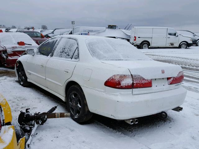 1HGCG5653WA137026 - 1998 HONDA ACCORD EX WHITE photo 3