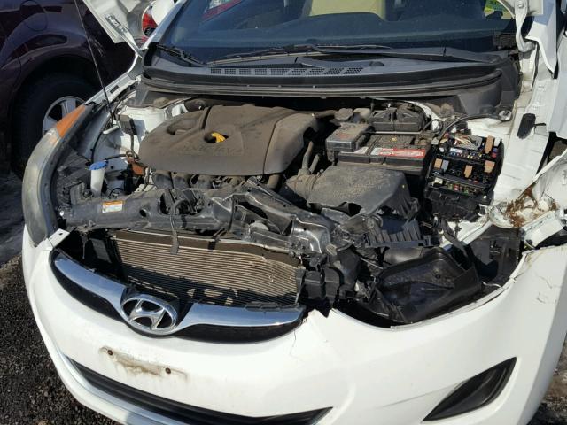 5NPDH4AE6BH027530 - 2011 HYUNDAI ELANTRA GL WHITE photo 7