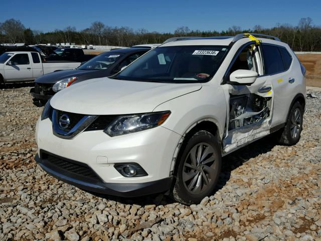 5N1AT2MT1FC779617 - 2015 NISSAN ROGUE S WHITE photo 2