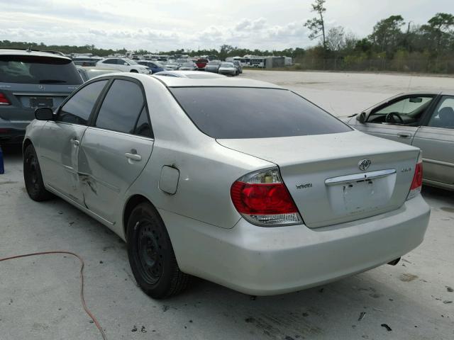 JTDBE32K850314982 - 2005 TOYOTA CAMRY LE SILVER photo 3