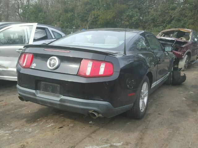 1ZVBP8AM9B5108396 - 2011 FORD MUSTANG BLACK photo 4