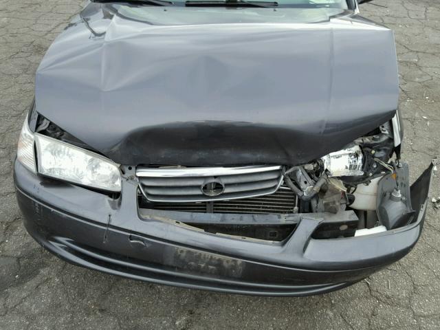 4T1BF22K5YU942644 - 2000 TOYOTA CAMRY LE GRAY photo 7