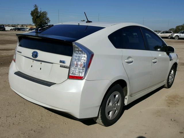 JTDKN3DU5B0293440 - 2011 TOYOTA PRIUS WHITE photo 4