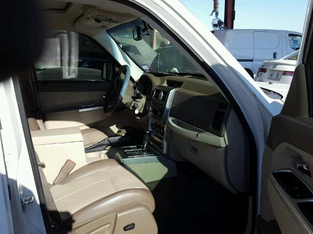 1J8GP58K38W183229 - 2008 JEEP LIBERTY LI WHITE photo 5