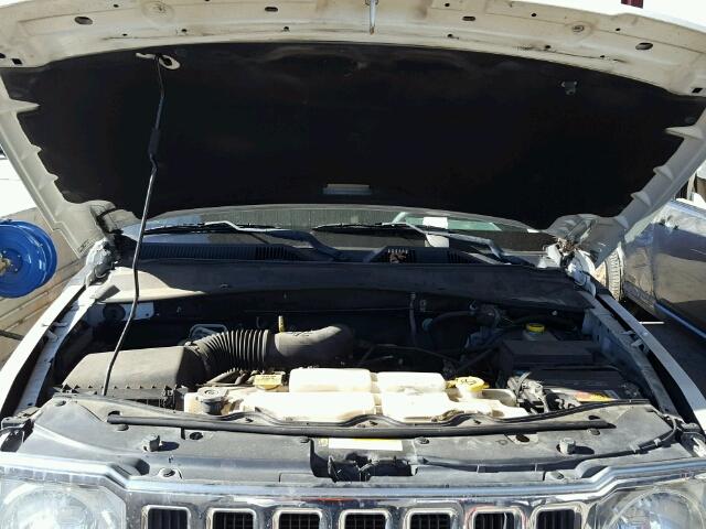 1J8GP58K38W183229 - 2008 JEEP LIBERTY LI WHITE photo 9