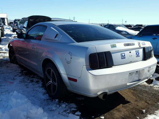 1ZVHT82H455244821 - 2005 FORD MUSTANG GT SILVER photo 3
