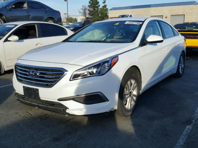 5NPE24AFXHH484428 - 2017 HYUNDAI SONATA SE WHITE photo 2