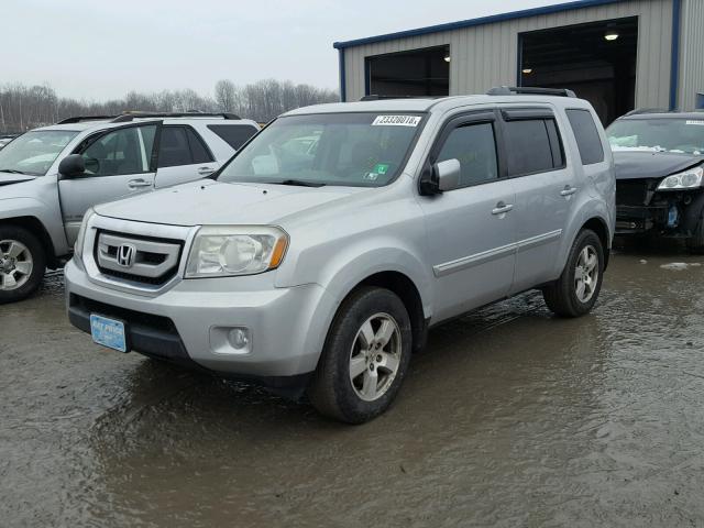 5FNYF4H58BB082394 - 2011 HONDA PILOT EXL SILVER photo 2