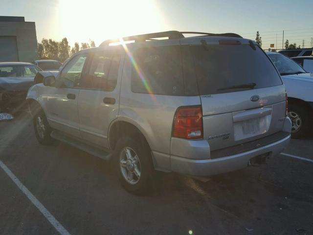 1FMZU63E75UA15631 - 2005 FORD EXPLORER X SILVER photo 3