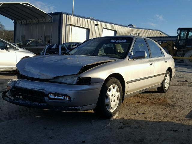 1HGCD5636VA255870 - 1997 HONDA ACCORD LX SILVER photo 2