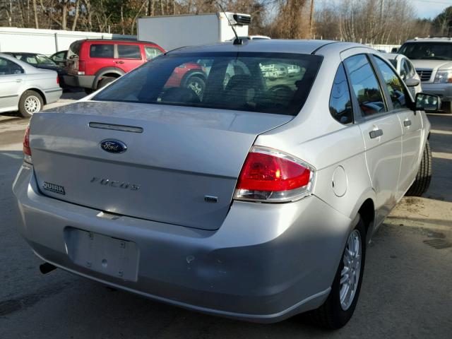 1FAHP3FN8BW139186 - 2011 FORD FOCUS SE SILVER photo 4