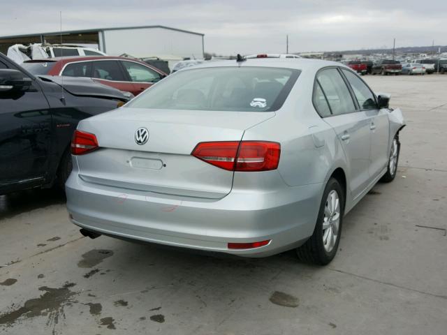 3VWD17AJXFM317091 - 2015 VOLKSWAGEN JETTA SE SILVER photo 4