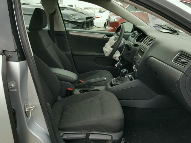 3VWD17AJXFM317091 - 2015 VOLKSWAGEN JETTA SE SILVER photo 5