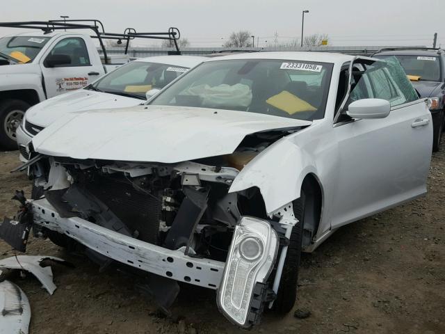 2C3CCAAG9FH931322 - 2015 CHRYSLER 300 LIMITE WHITE photo 2