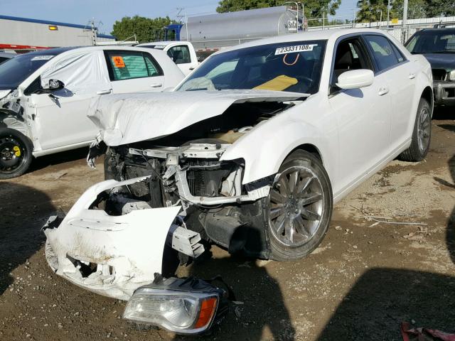 2C3CCAAG7CH143277 - 2012 CHRYSLER 300 WHITE photo 2