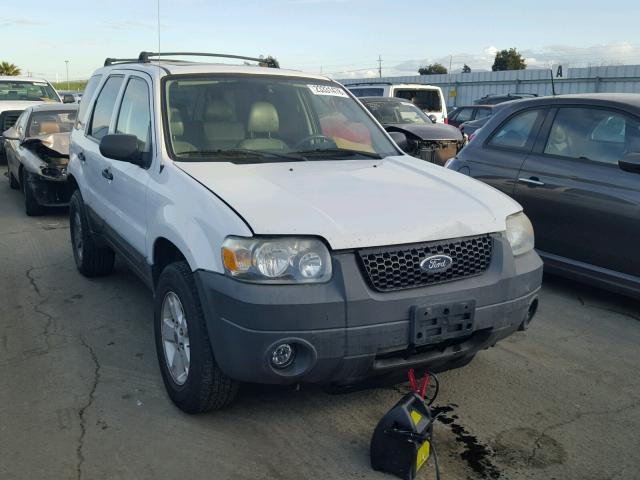 1FMYU93165DA21673 - 2005 FORD ESCAPE XLT WHITE photo 1