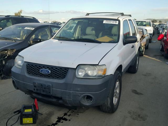 1FMYU93165DA21673 - 2005 FORD ESCAPE XLT WHITE photo 2