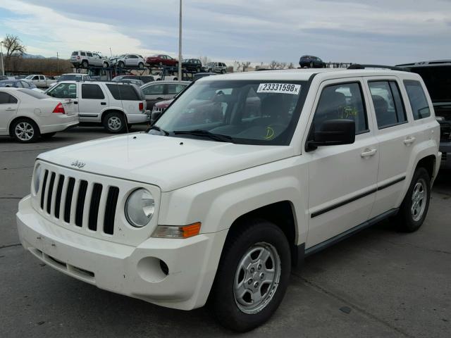 1J4NF2GB2AD537593 - 2010 JEEP PATRIOT SP WHITE photo 2