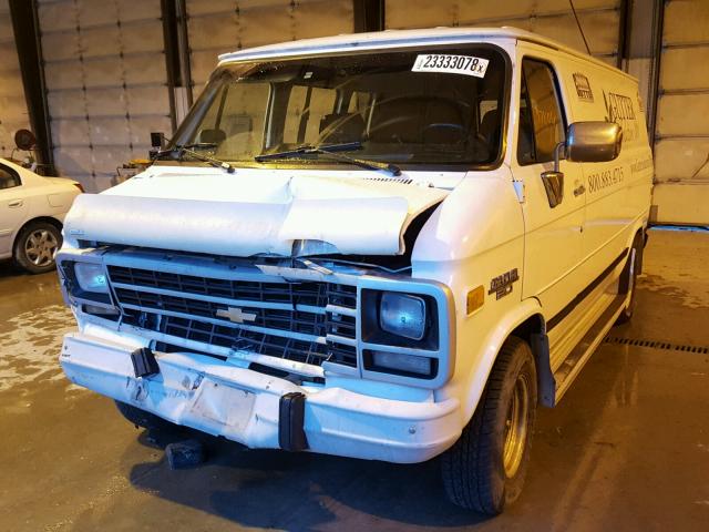 1GCEG25Z0RF100694 - 1994 CHEVROLET G20 WHITE photo 2