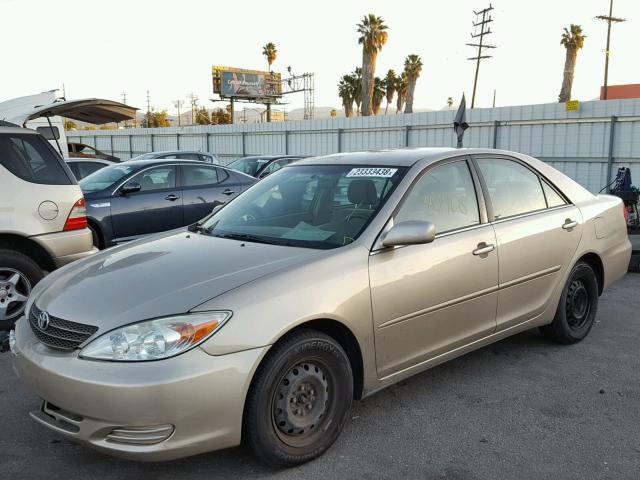 JTDBE32KX20136861 - 2002 TOYOTA CAMRY LE TAN photo 2