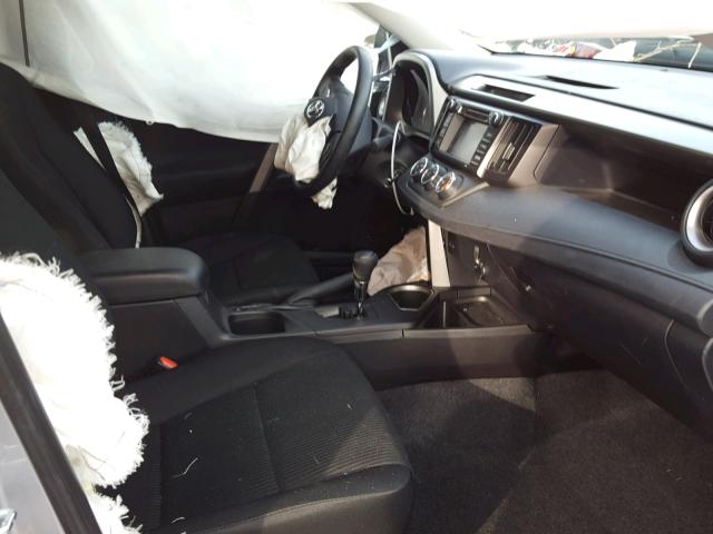 2T3BFREV2GW508928 - 2016 TOYOTA RAV4 LE Gümüş foto 5