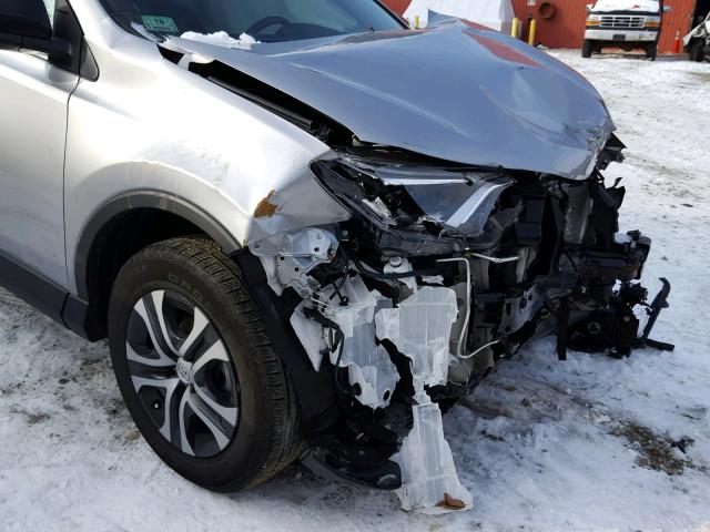 2T3BFREV2GW508928 - 2016 TOYOTA RAV4 LE Gümüş foto 9