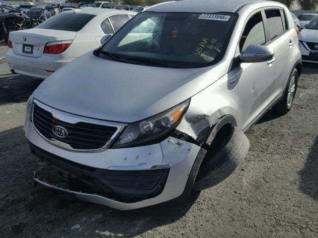 KNDPBCA20B7073292 - 2011 KIA SPORTAGE L SILVER photo 2