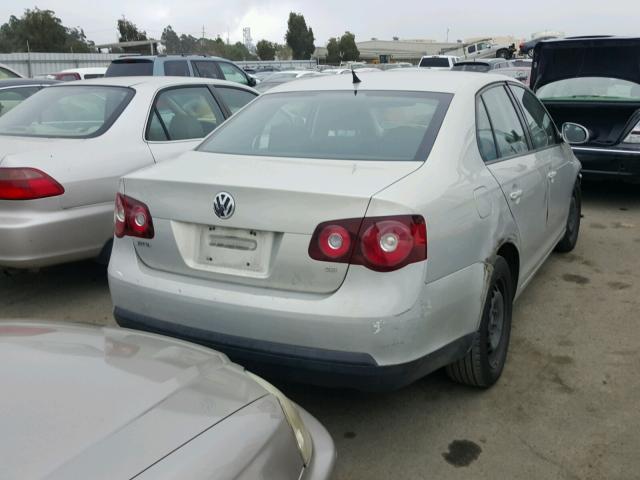 3VWJZ7AJXAM089033 - 2010 VOLKSWAGEN JETTA S SILVER photo 4