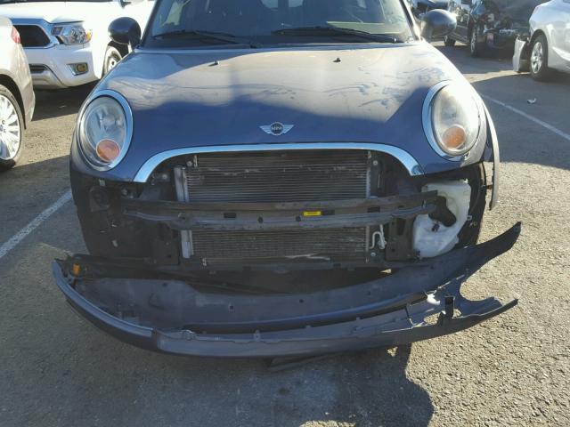 WMWML3C58ATX38451 - 2010 MINI COOPER CLU BLUE photo 9