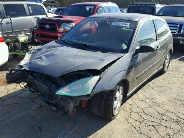 3FAFP31342R224980 - 2002 FORD FOCUS ZX3 GRAY photo 2