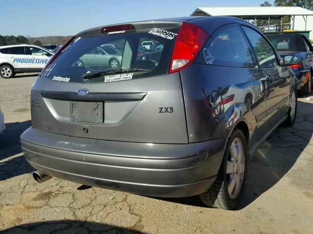 3FAFP31342R224980 - 2002 FORD FOCUS ZX3 GRAY photo 4
